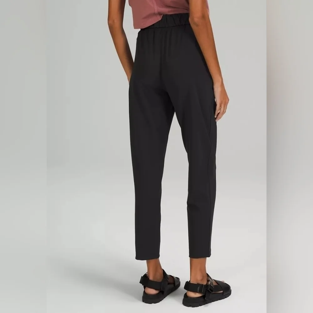 Lululemon On The Fly 7/8 Pants Joggers Athleisure Size 6 Minimalist